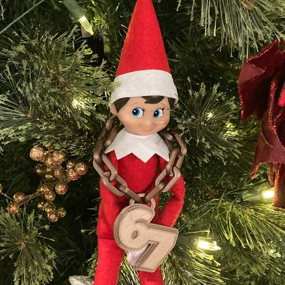 Elf on the Shelf 67 Hype Chain Christmas Decor Six Seven New Gold w/Gift Box - Picture 1 of 6